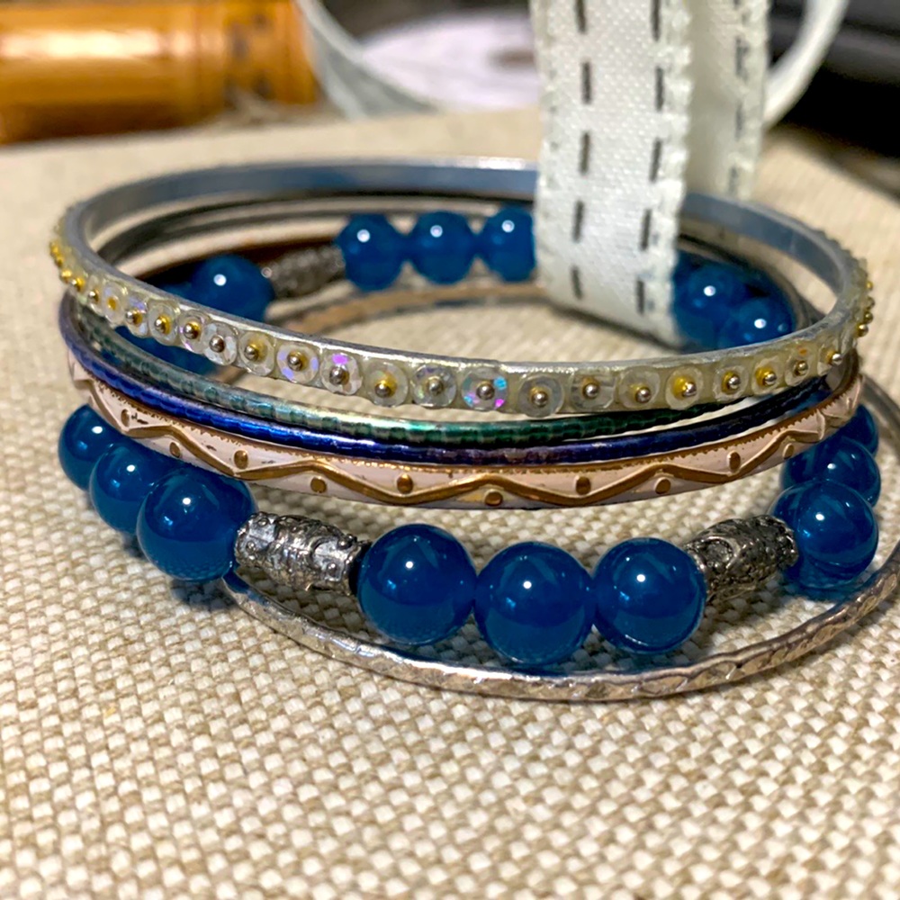 Deep Sea Blue glass  Bracelet ( magnet clasp) w/ 5 metal Bangles for a set